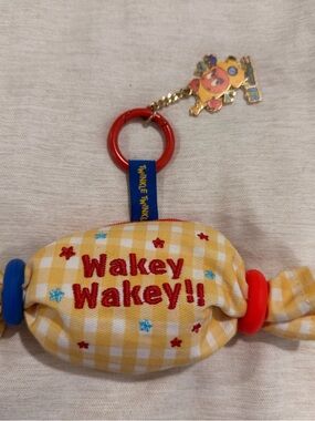 Pop mart Twinkle Twinkle Yellow Gingham 'Wakey Wakey' coin pouch keychain